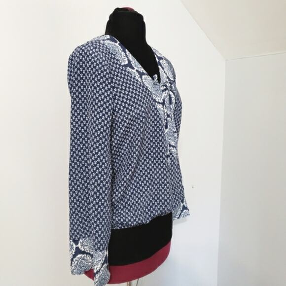 Knox Rose Blue Geometric Faux Wrap Wide Bell Sleeve Tie Front Top Medium - Picture 2 of 12